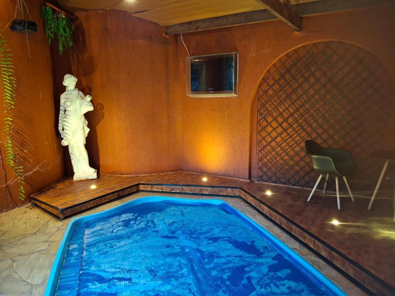 Heru's Hotel del amor *
