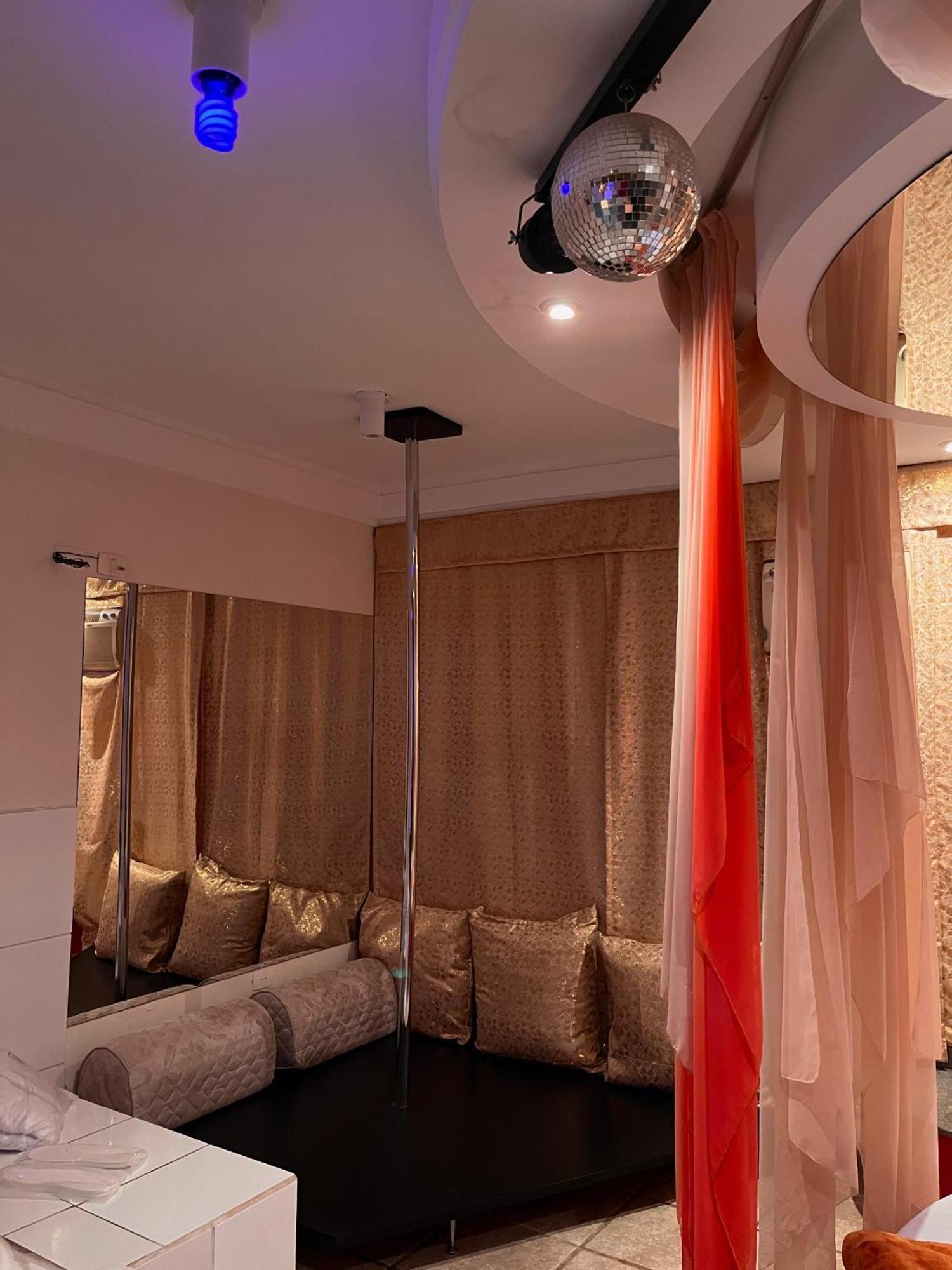 Hotel del amor Heru's *