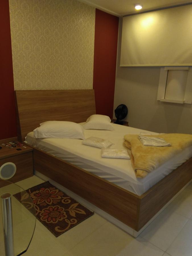 Heru's Hotel del amor