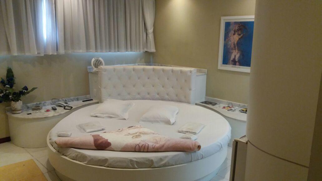 Heru's Hotel del amor